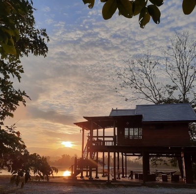 บ้านไม้ริมบึง กางเต็นท์นครนายก